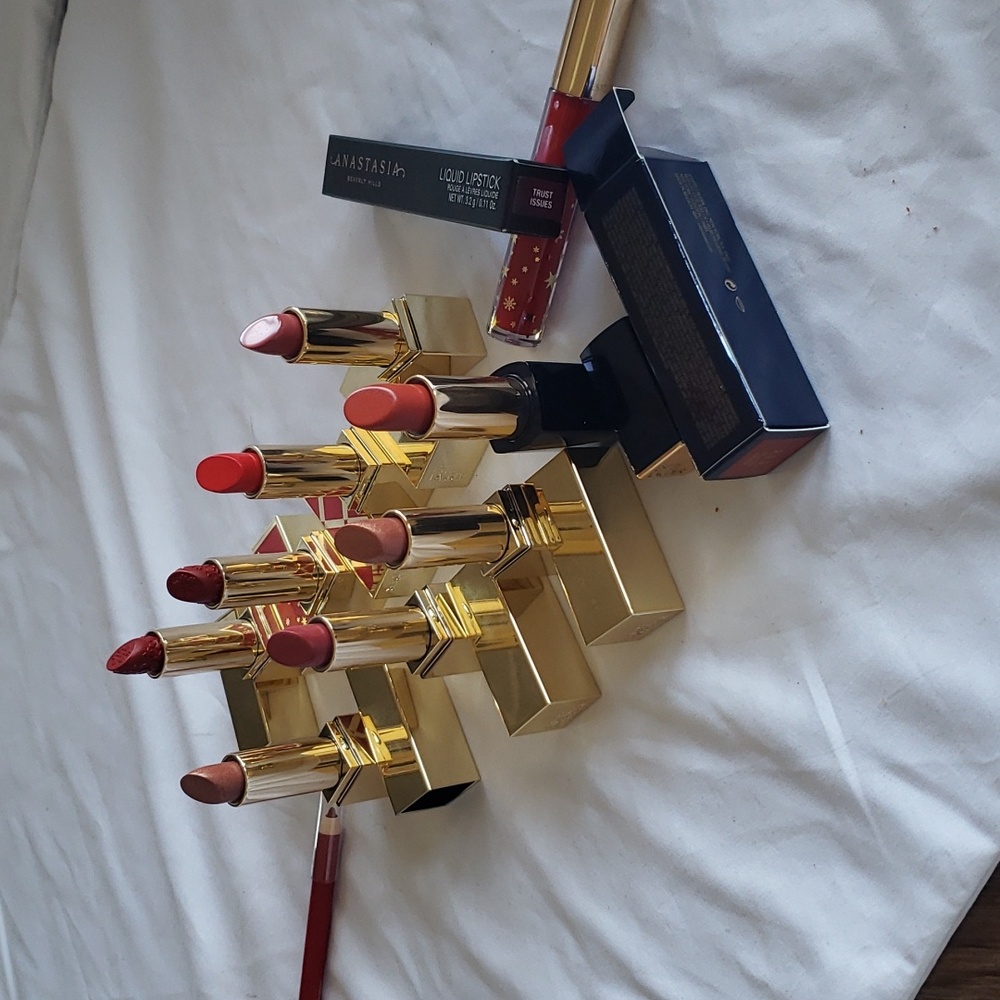 Estee Lauder and Anastaia Lipsticks. 8 tubes, 2 liquid, 1 lip liner